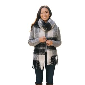Lucky Brand Black Grey Check Blanket Scarf One Size